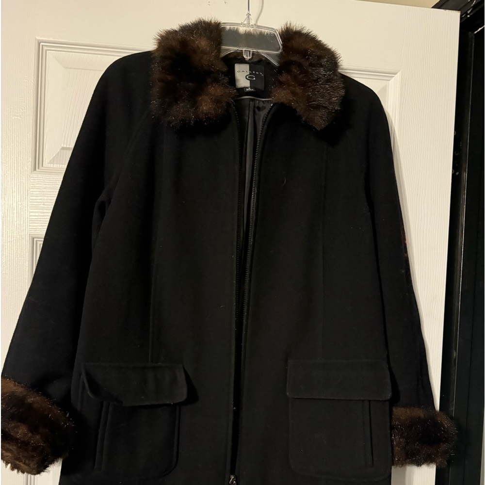 Vintage Gallery G Black waiste coat.  Barely worn - in new condition.